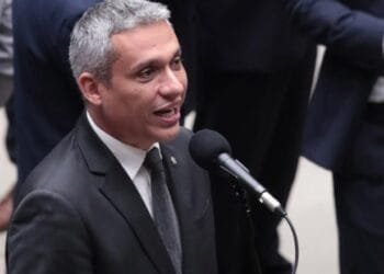 Gayer aciona STF e convoca ministro da Justiça para esclarecer investigações do Banco Master