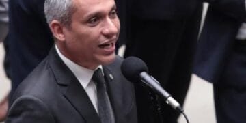 Gayer aciona STF e convoca ministro da Justiça para esclarecer investigações do Banco Master