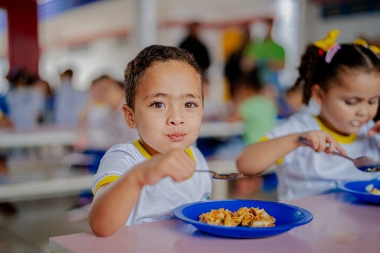 Merenda Nota 10: Prefeitura assegura cardápios adaptados para alunos com restrições alimentares