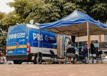 Procon realiza ação especial pelo Dia do Consumidor na Praça Americano do Brasil