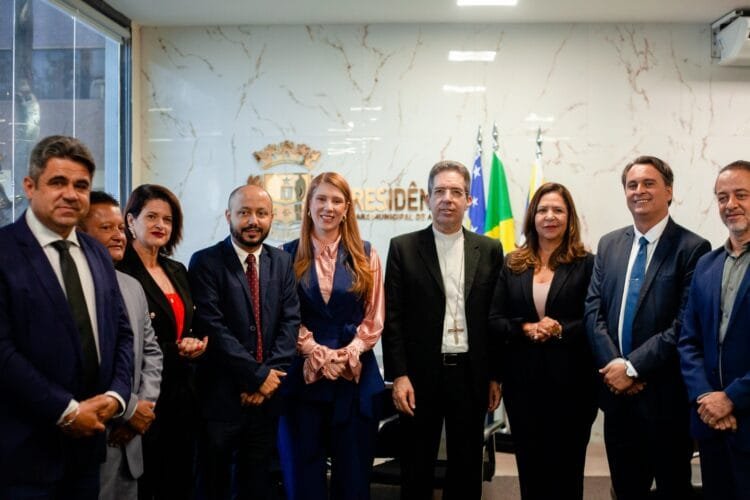 Em visita à Câmara, bispo Dom Passini conclama todos a debater a Campanha da Fraternidade com o tema “Fraternidade e Moradia”