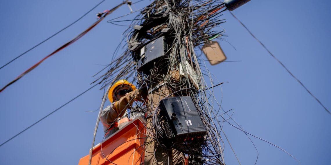 Prefeitura de Anápolis notifica provedores e cobra retirada de fios irregulares até 27 de março