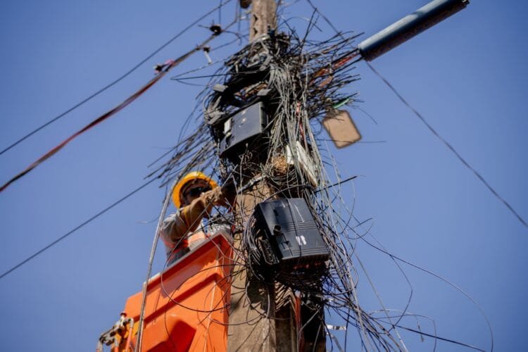 Prefeitura de Anápolis notifica provedores e cobra retirada de fios irregulares até 27 de março