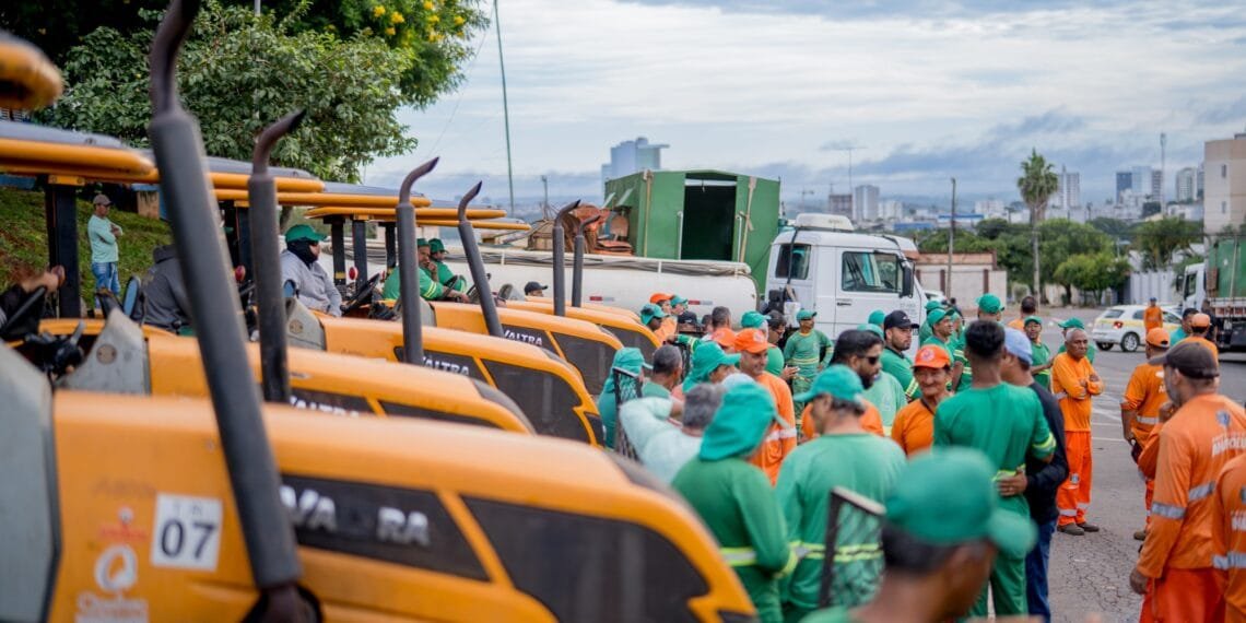 Prefeitura de Anápolis aumenta em até 3 vezes frentes de serviço de tapa-buraco; roçagem e iluminação