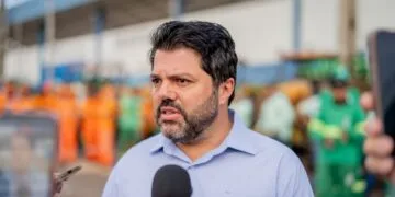 “Essa empresa está de brincadeira com Anápolis”, diz Márcio Corrêa após ausência da Saneago em operação tapa-buraco
