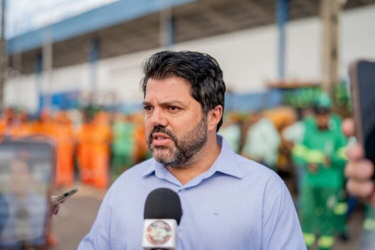 “Essa empresa está de brincadeira com Anápolis”, diz Márcio Corrêa após ausência da Saneago em operação tapa-buraco