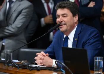 Wilder Morais propõe ensino de defesa civil nas escolas para preparar jovens contra desastres naturais