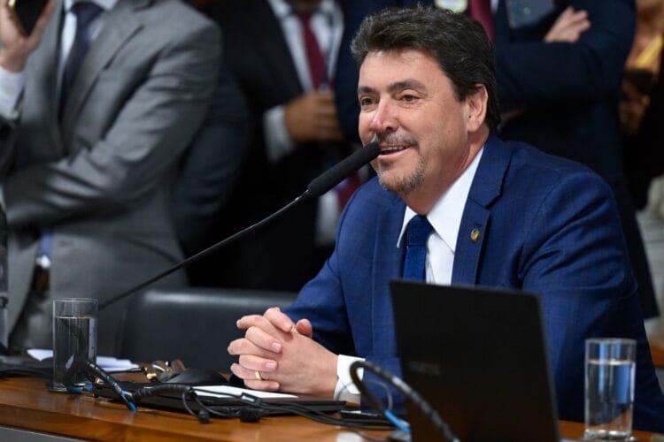 Wilder Morais propõe ensino de defesa civil nas escolas para preparar jovens contra desastres naturais