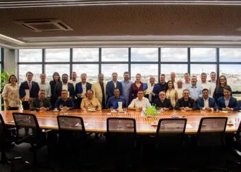 Fórum Empresarial entrega documento “Caminhos para Prosperar” à Câmara de Anápolis