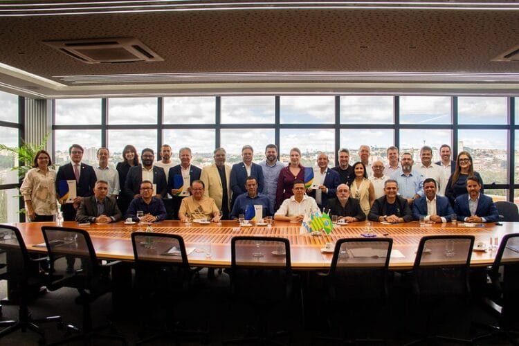 Fórum Empresarial entrega documento “Caminhos para Prosperar” à Câmara de Anápolis