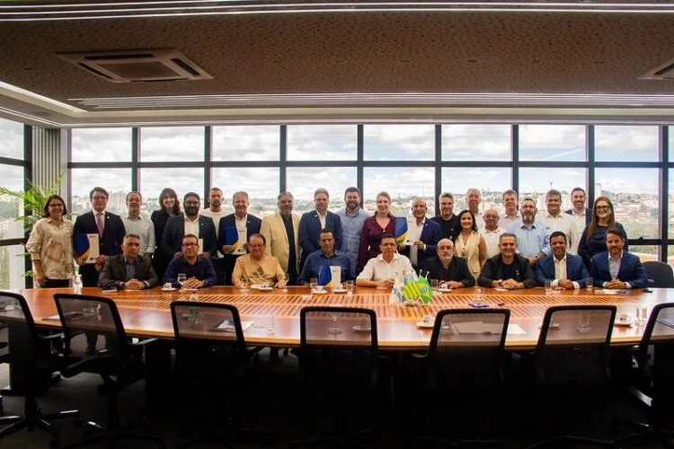 Fórum Empresarial entrega documento “Caminhos para Prosperar” à Câmara de Anápolis