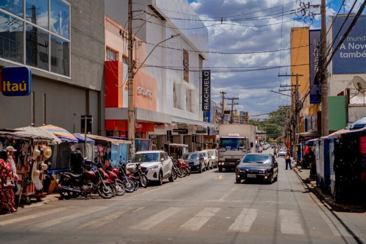 Reta final: comerciantes têm 30 dias para regularizar uso de áreas públicas em Anápolis