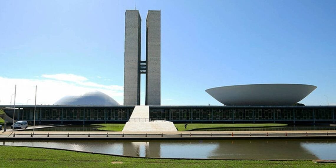 ELEIÇÕES 2026: janela partidária abre corrida por espaço e intensifica movimentação na Câmara