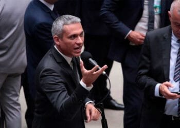 Gustavo Gayer pede ao TCU auditoria sobre obras educacionais financiadas com recursos federais