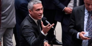 Gustavo Gayer pede ao TCU auditoria sobre obras educacionais financiadas com recursos federais