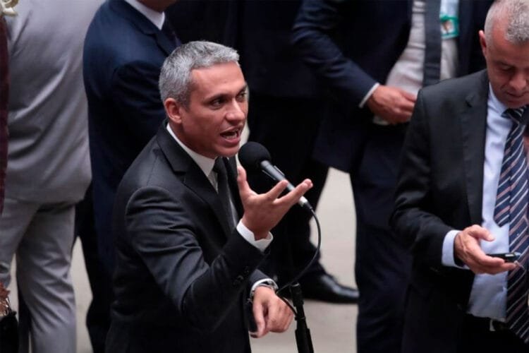 Gustavo Gayer pede ao TCU auditoria sobre obras educacionais financiadas com recursos federais