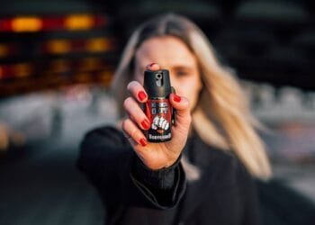 Projeto que autoriza spray de pimenta para autodefesa de mulheres é aprovado na Câmara