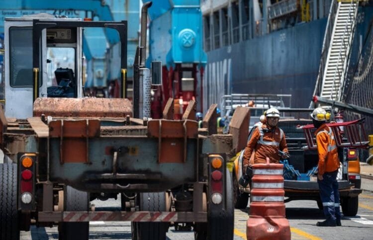 Redução da jornada pode elevar custos das empresas em até R$ 267 bilhões ao ano