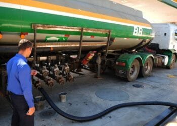 Preço do diesel S-10 nas bombas sobe 13,6% em março