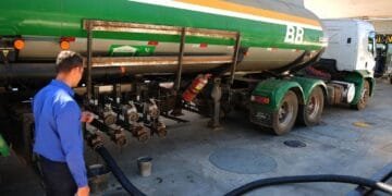 Preço do diesel S-10 nas bombas sobe 13,6% em março