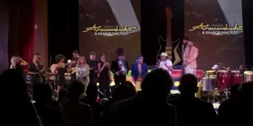 Sem apresentar provas, Daniela Mercury acusa Edson Gomes durante premiação e gera reação no palco em Salvador