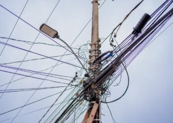 Prefeitura notifica empresas de internet para regularizar fios em novos bairros de Anápolis