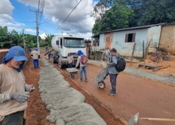 Prefeitura mantém força-tarefa e inicia construção de calçadas em ruas do Novo Paraíso