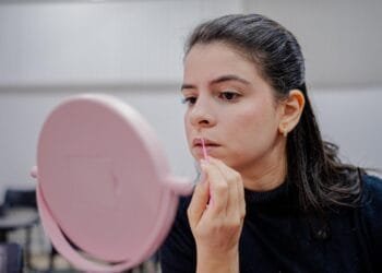 Inscrições para curso gratuito de maquiagem do mutirão da Equatorial, em Anápolis, seguem até segunda-feira (13)