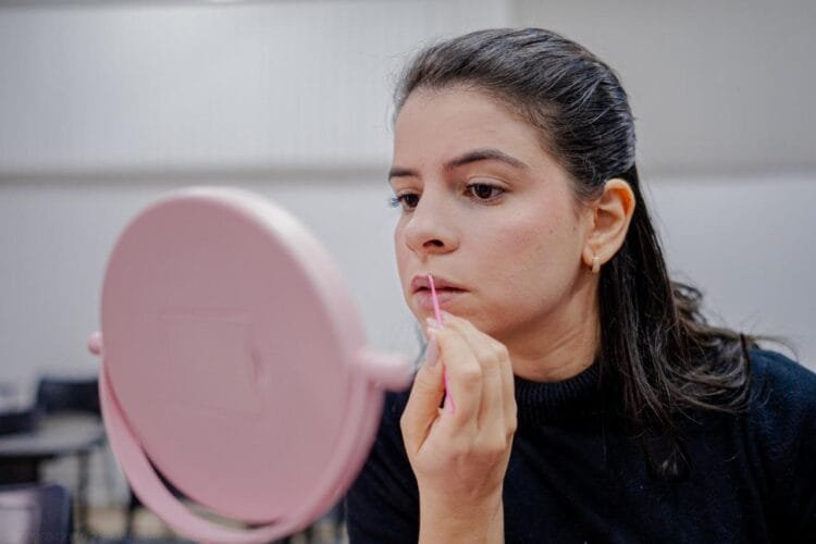 Inscrições para curso gratuito de maquiagem do mutirão da Equatorial, em Anápolis, seguem até segunda-feira (13)