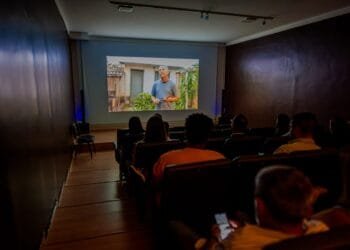 Quinta no Cinema exibe “Teo, o Menino Azul” nesta quinta-feira (16) no Cine Sibasolly