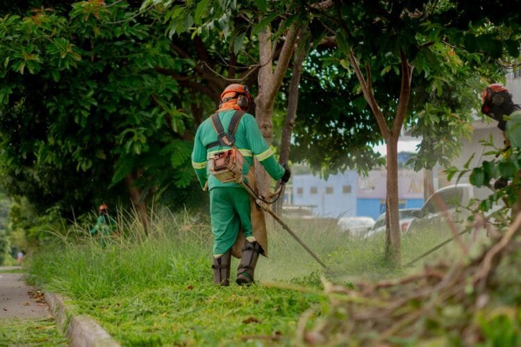 Prefeitura de Anápolis segue com serviços urbanos em diversas regiões nesta quinta-feira (16)