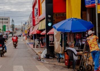 Menos de 10% dos comerciantes em áreas públicas fizeram recadastramento em Anápolis; prazo termina em 30 de abril