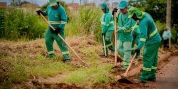 Prefeitura realiza roçagem, capina, poda de grama, retirada de entulho e manutenção asfáltica em diversos bairros nesta sexta-feira (17)