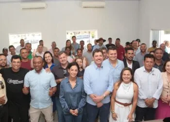Senador Wilder Morais cumpre agenda de entregas e recebe título em Alvorada do Norte