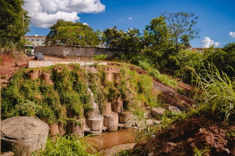 Cinco frentes de trabalho: Anápolis avança na reconstrução de pontes e travessias