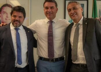 Márcio Corrêa, Gustavo Gayer e Flávio Bolsonaro articulam núcleo político em Brasília para fortalecer direita em Goiás
