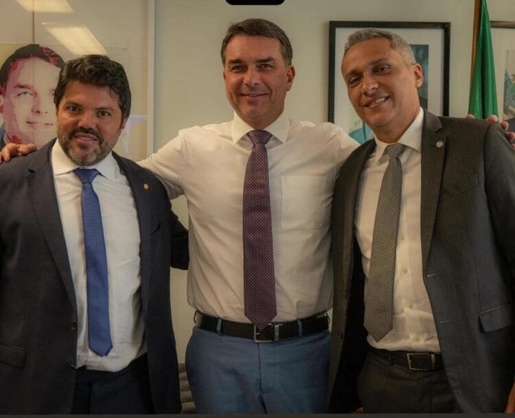 Márcio Corrêa, Gustavo Gayer e Flávio Bolsonaro articulam núcleo político em Brasília para fortalecer direita em Goiás