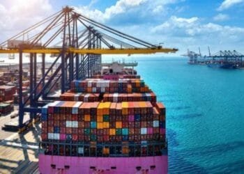 Cabotagem pode reduzir em até 8,2% as emissões de CO₂ do transporte de cargas, aponta CNI