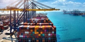 Cabotagem pode reduzir em até 8,2% as emissões de CO₂ do transporte de cargas, aponta CNI