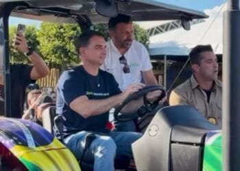 Na Norte Show, Flávio Bolsonaro afirma que dará autonomia aos indígenas em eventual governo