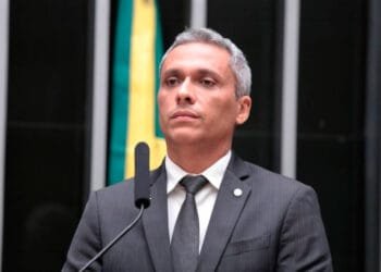 Gayer aciona TCU para investigar uso de residências oficiais do Brasil no exterior