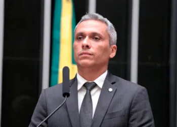 Gayer aciona TCU para investigar uso de residências oficiais do Brasil no exterior