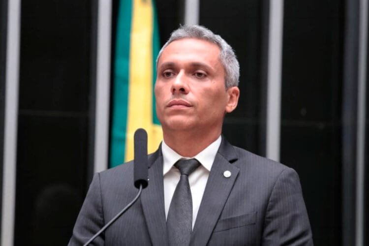 Gayer aciona TCU para investigar uso de residências oficiais do Brasil no exterior