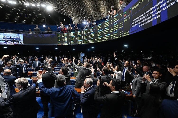 Governo e oposição repercutem rejeição de Messias para o STF