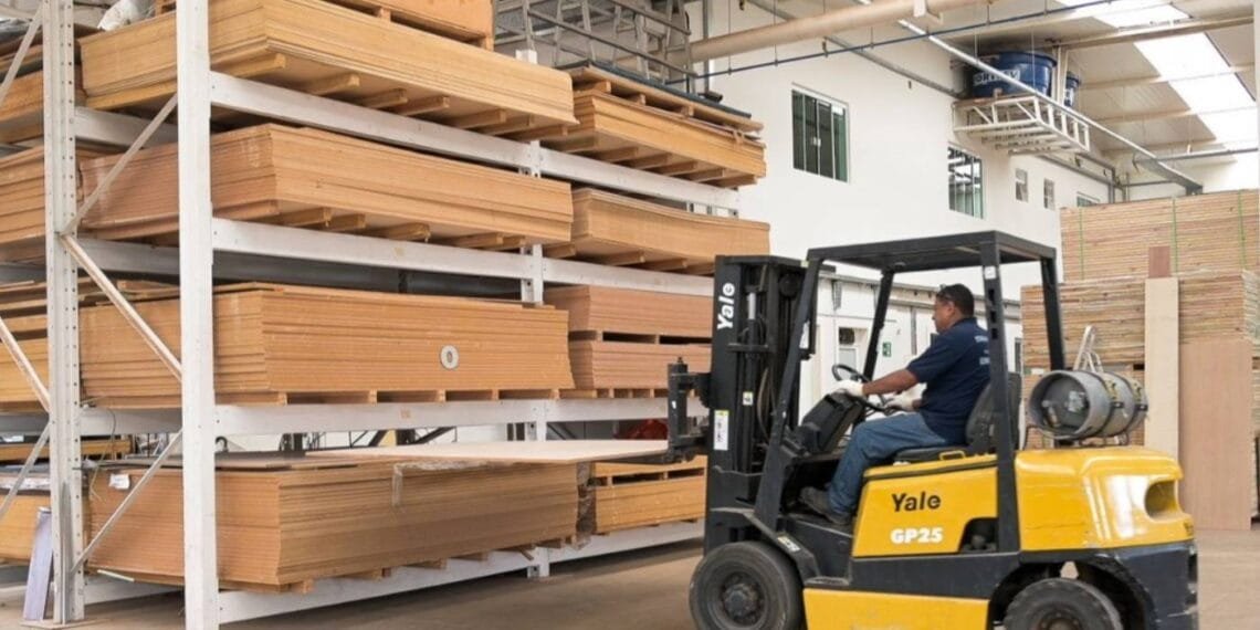 Guerra no Oriente Médio eleva preço das matérias-primas e pressiona indústria brasileira