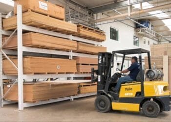 Guerra no Oriente Médio eleva preço das matérias-primas e pressiona indústria brasileira