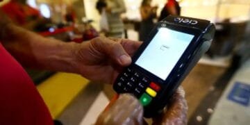 Redução da jornada de trabalho pode elevar preços em 6,2%, aponta CNI