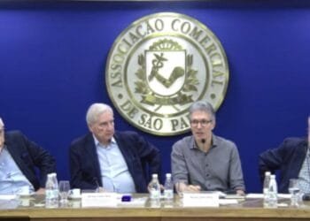 Em SP, Zema chama proposta do fim da 6×1 de populismo e reforça apoio ao voto distrital