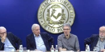 Em SP, Zema chama proposta do fim da 6×1 de populismo e reforça apoio ao voto distrital