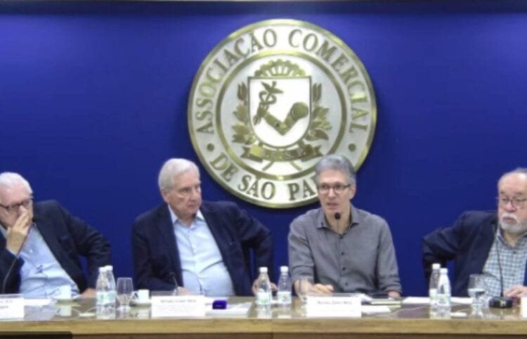 Em SP, Zema chama proposta do fim da 6×1 de populismo e reforça apoio ao voto distrital